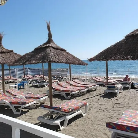 On The Beach, Fantastic Sea And Pool Views, 2 Bedroom