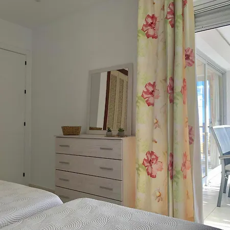 On The Beach, Fantastic Sea And Pool Views, 2 Bedroom Apartment *