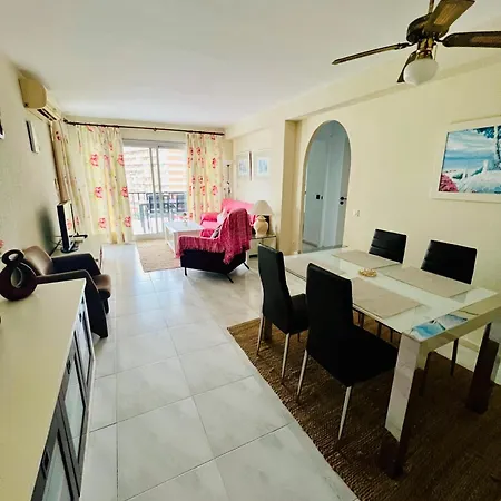 Apartment On The Beach, Fantastic Sea And Pool Views, 2 Bedroom Fuengirola