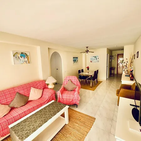 On The Beach, Fantastic Sea And Pool Views, 2 Bedroom Fuengirola