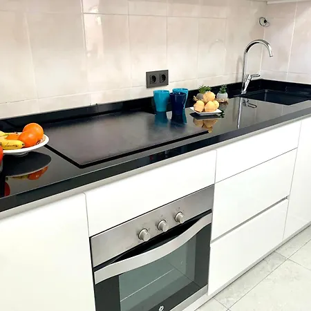 On The Beach, Fantastic Sea And Pool Views, 2 Bedroom Apartment Fuengirola